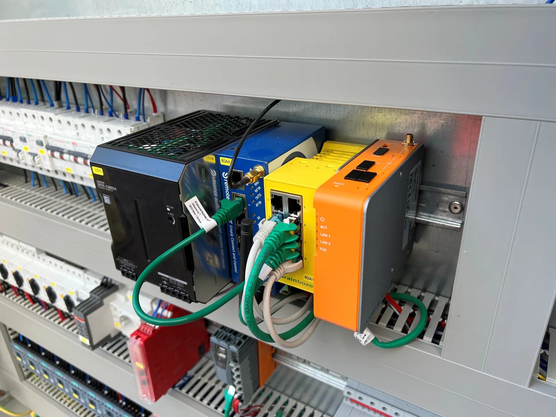 Communicatiehardware en netwerkbekabeling van de Circular Concrete Machine